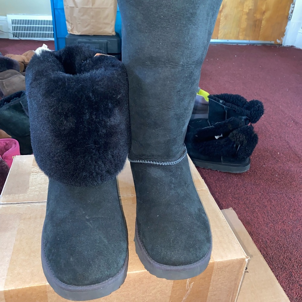 Size 9 Tall Black Uggs
